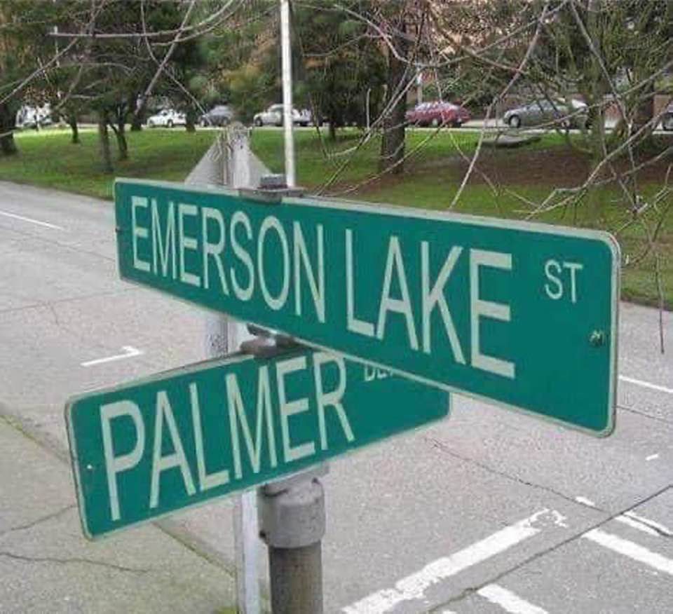 LindaEdits's tweet photo. Happy new year and happy #TypoTuesday! Some street sign funnies. #amediting #amproofreading #typos https://t.co/iEtqDGFi6r