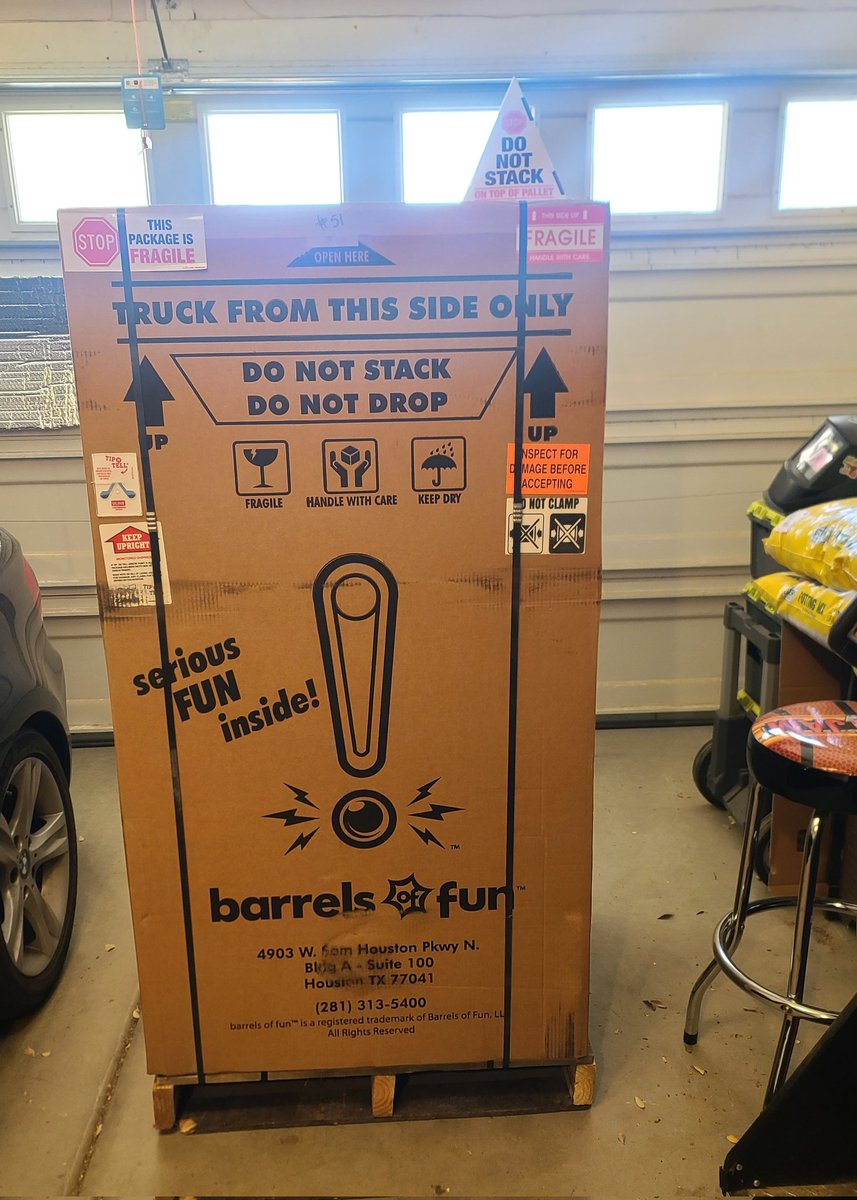 PDubsArcadeLoft's tweet photo. I don't know about you guys but I'm going to have Barrels of Fun today.
#Labyrinth #Pinball #LabyrinthPinball #BarrelsOfFun @BoFPinball https://t.co/4WNyt2uRJ9