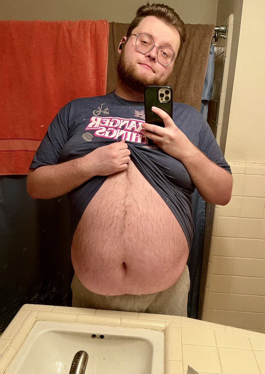 It’s #tummytuesday come give it a rub down boys!