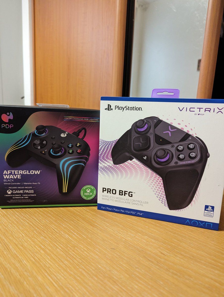 imOleska's tweet photo. L'année commence bien. 🎮
Merci @GDorison pour le #Ragequit de Noël 🧑‍🎄 Colis bien reçu @KenBogard @mrquarate @PDPgaming  
Ça va encore bien doser cette année ! https://t.co/TcV91qdfJY