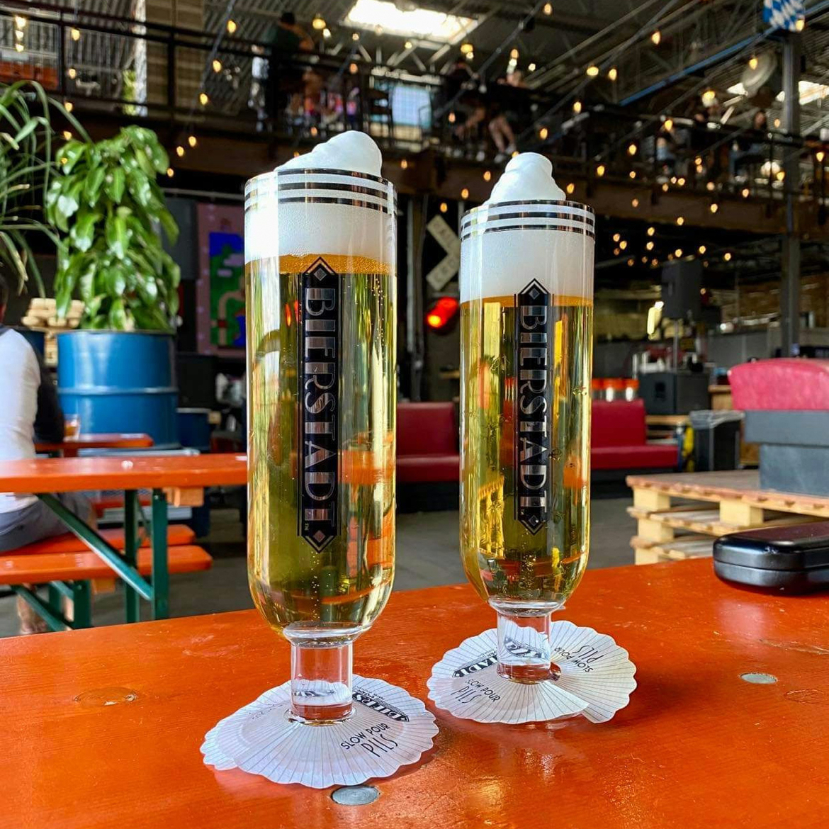 Slow-Pour Paradise 🏝️ Have you had the pleasure of having a lager from a side pull draft faucet? Side pulls are becoming increasingly popular and @bierstadtlager has gone a long way in further this trend. Do you know the four style of pours from a side pull draft faucet?
