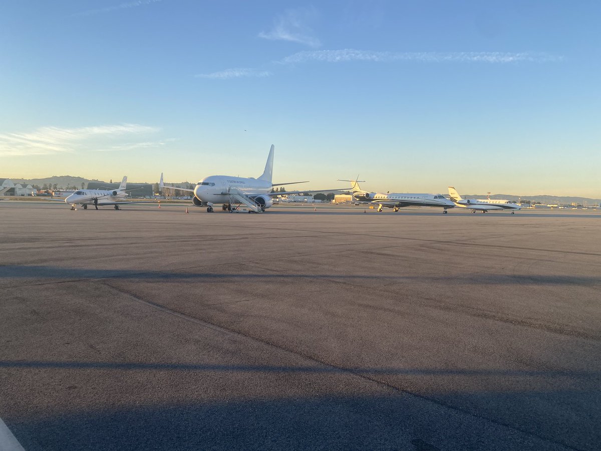 FireGuyInTheSky's tweet photo. The private jet crush @fly_BUR now that the @rosebowlgame is over. Gonna be a busy day in that airspace today. #BackToLifeBackToReality
#HolidayTravel #PlanesTrainsandAutomobiles https://t.co/18x0vl85Fv
