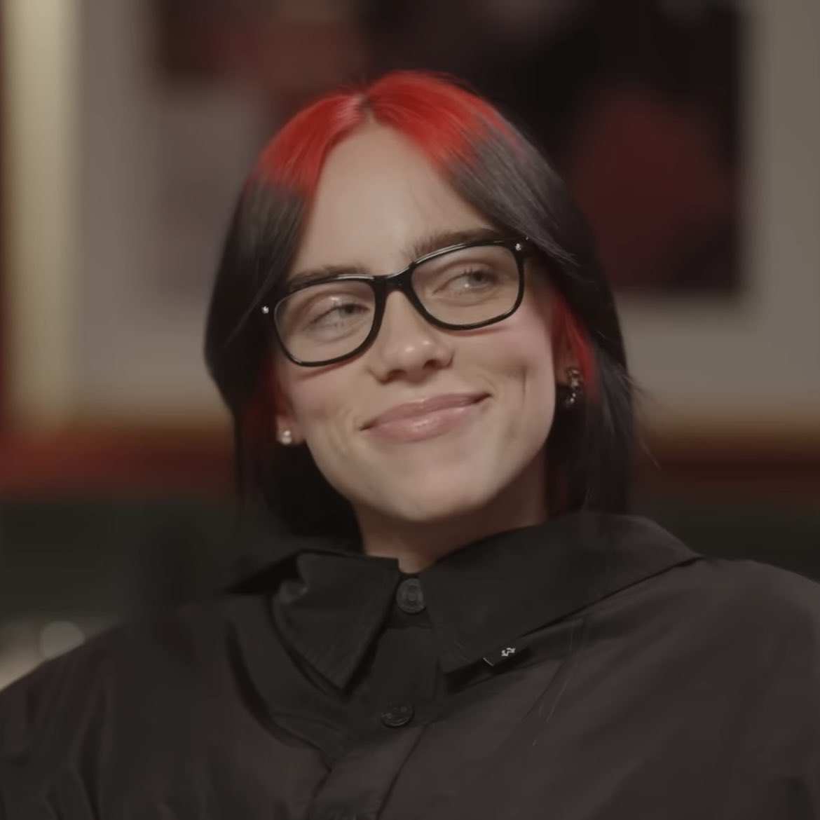 PopCrave's tweet photo. Billie Eilish reveals that the first song she downloaded on her MP3 Player was “I Kissed A Girl” by Katy Perry. https://t.co/s7Jo0B4Do4