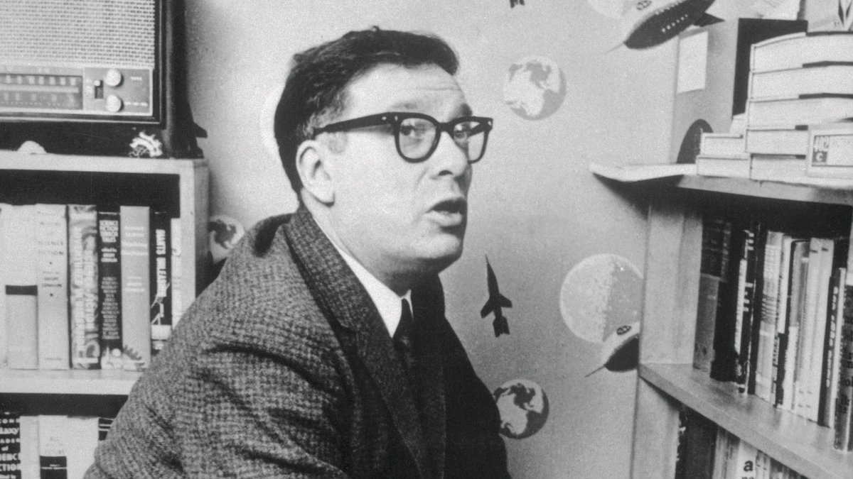 Pijamasurf's tweet image. Estos son los 6 hábitos que le permitieron a Isaac Asimov escribir más de 500 libros 🧵👇
#Asimov