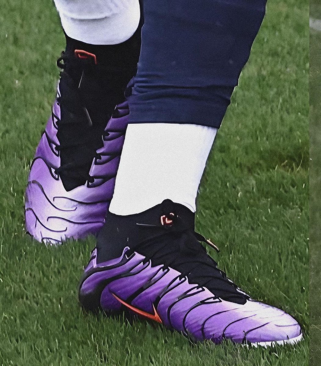 Kylian Mbappe rocking the new Nike Mercural boots inspired by Air Max TNs in training today 🥶