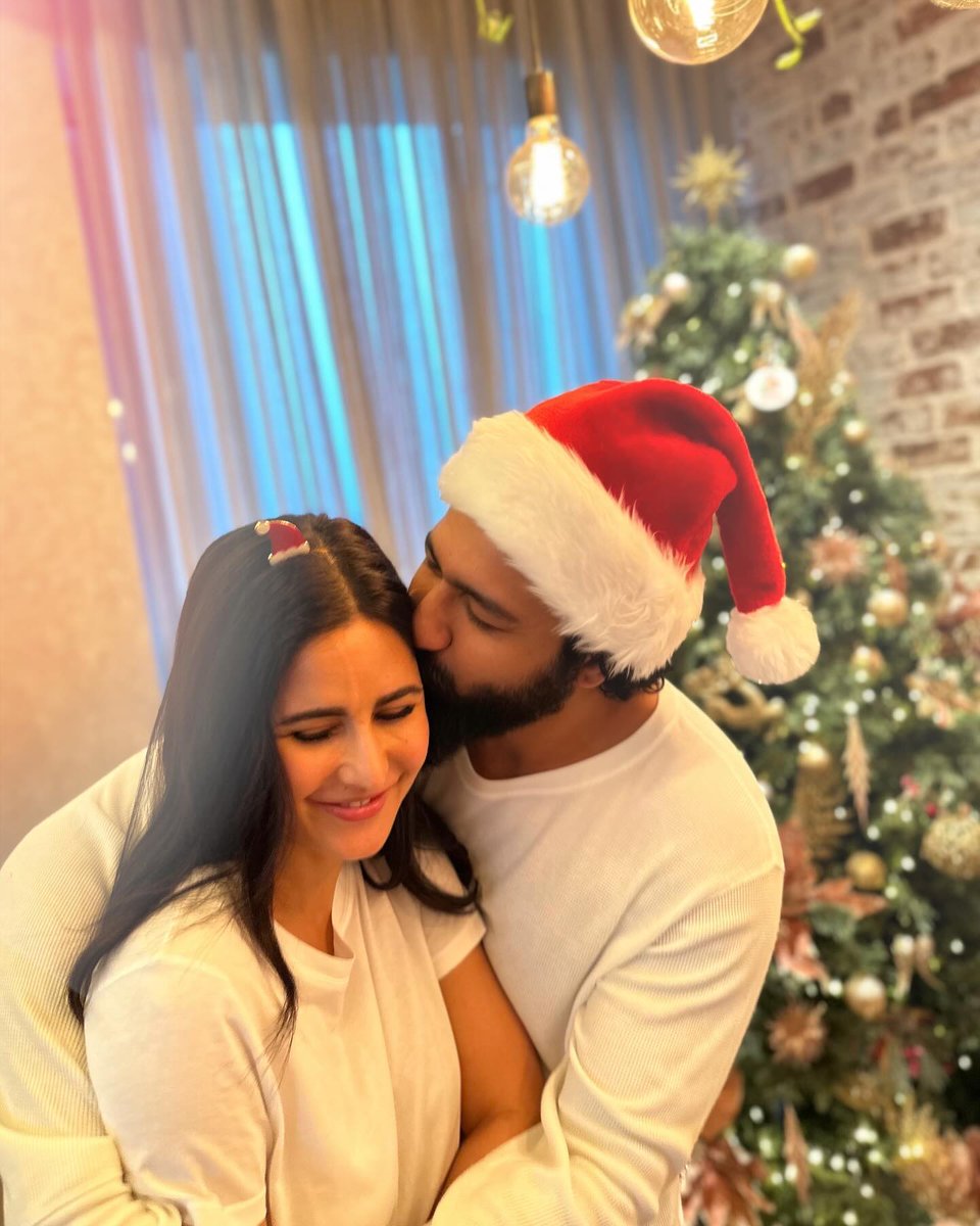 vickykaushall0's tweet photo. Christmas is when you are here. ❤️🌲 https://t.co/GD7rm6vks5