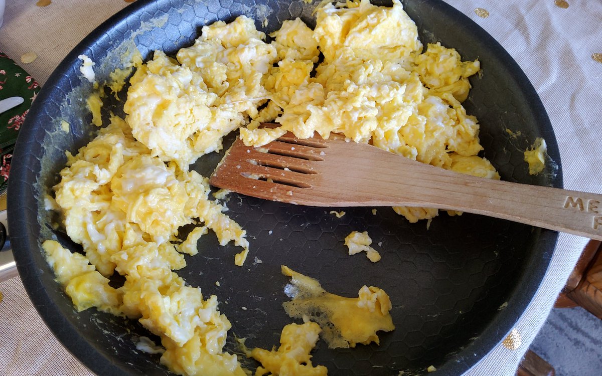 momknowsbest15's tweet image. Looking for a non-stick pan for cooking eggs? The ALTENBACH Ultracomb Frying Pan has Top Grade Octopus Coating and nothing sticks to it. You have to check it out! momknowsbest.net/2023/12/i-trie… #cooking #bestnonstickpan #cookingpans #cookware