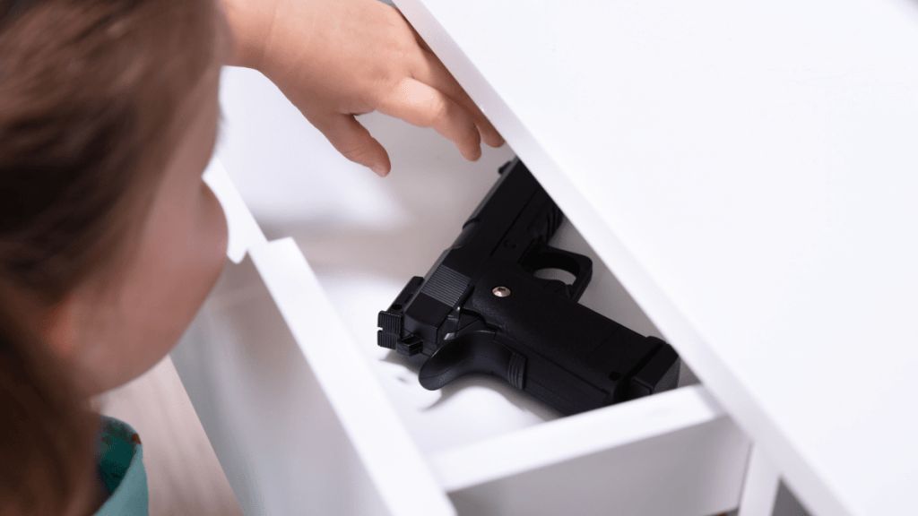 nodoovers15's tweet photo. Accidental shootings involving children on the rise: CDC
https://t.co/24bqxBb0Cr 
#nodoovers #enough #guns #kids https://t.co/XxrsV0LIdy