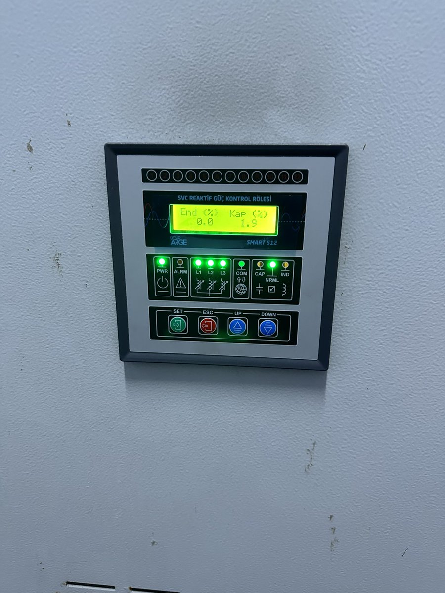 KalafatCem's tweet photo. Gaziosmanpaşa Mesleki ve Teknik Anadolu Lisesi Elektrik Elektronik bölümü öğretmen ve öğrenciler  ile  Hayme Hatun Anaokulunun kompanzasyon panosunu revize ettik @YukselAslan69 @gopmetal @gopmem @istanbulilmem @tcmeb https://t.co/y9c6FlRsT4