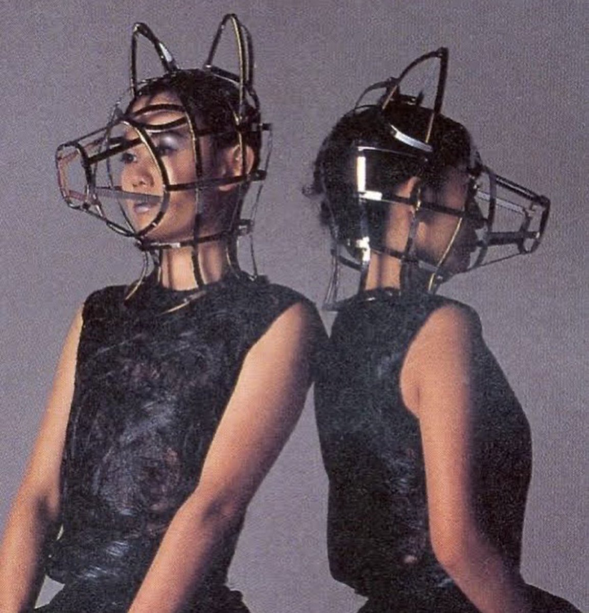 _HDD's tweet photo. metal headpieces on the Yoshiki Hishinuma Spring 1990 runway https://t.co/N73CWRo1Tc