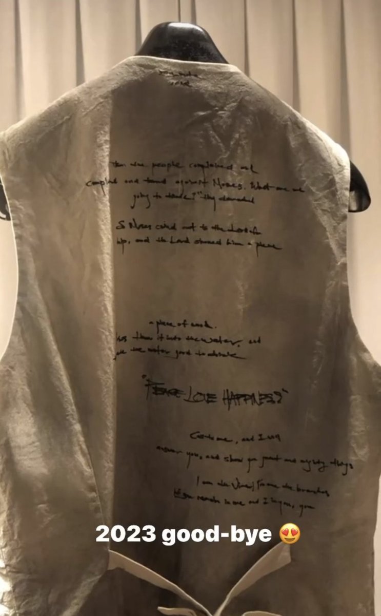 xsmilexagainx's tweet photo. <Roy Note> Concert Custom Jacket & Vest
Lettering on Vest (Back)
pic ยฉhanugi00
#roykim #๋ก์ดํด #RoyNote https://t.co/XoLQMhavfm