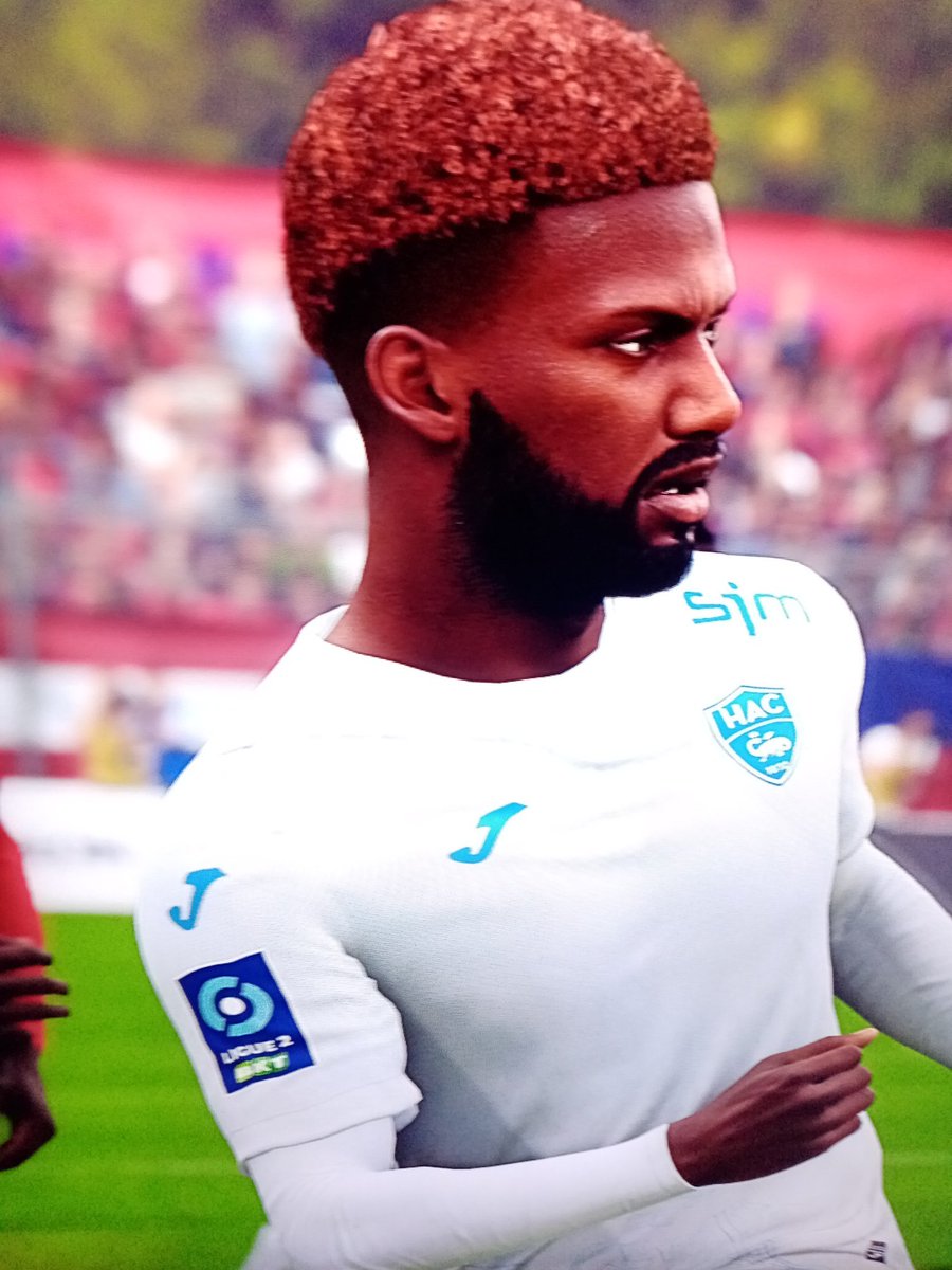C0xez's tweet photo. Je jouais tranquille à FIFA avec @ganagoat7 et on a vu le logo ligue 2 BKT sur le maillot du Havre, pourquoi mdrr ??? 😂😂😂 https://t.co/azzPrvExM5