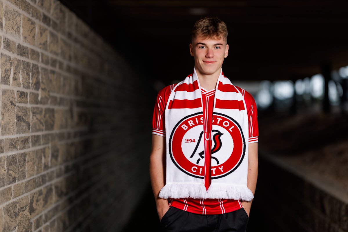 "I am incredibly proud to see yet another player progress through the pathway we've created. 

Guernsey FC was set up to help talented and aspiring players from the island progress, to have 4 players sign professionally in 5 years should not be underestimated."

<a href="/TonyVanceGSY/">Tony Vance 🇬🇬</a>