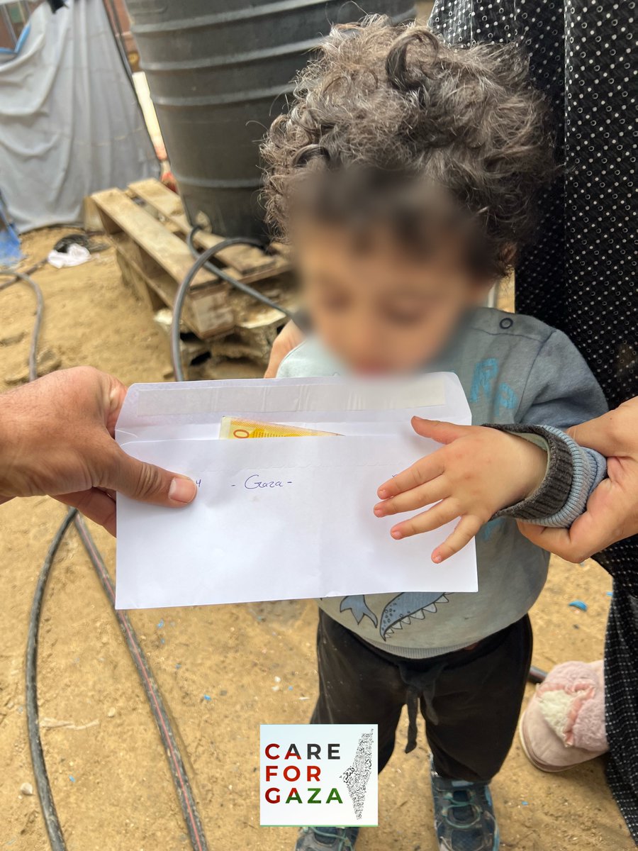 CareForGaza's tweet photo. We paid out cash to a few families today again.

Thanks for your support. https://t.co/iromi51bWK