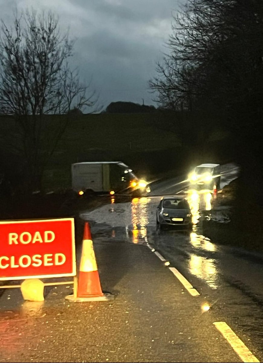 HORSLEY ROAD CLOSED: Some are trying but failing, even this van. <a href="/StroudTimes/">Stroud Times</a> <a href="/stroudnews/">Stroud News & Journal</a> <a href="/GlosRoads/">Glos Roads</a>