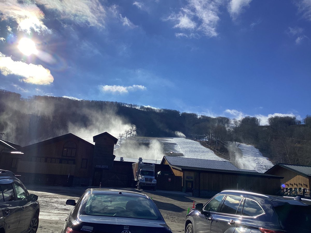 JimTeresco's tweet image. Snow guns firing this afternoon at #Catamount for my first #indypass day of the season.