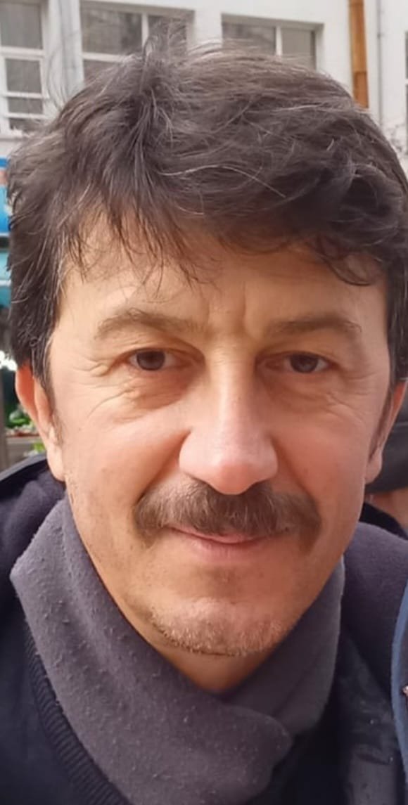 BOLDmedya's tweet photo. 📌KHK’lı polis memuru Osman Hacısalihoğlu, uzun süredir tedavi gördüğü amansız hastalığı atlatamayarak hayatını kaybetti.

📍Hacısalihoğlu'nun cenazesi, yarın Trabzon'un Tonya ilçesinde kılınacak namazdan sonra aile mezarlığına defnedilecek. https://t.co/njmnyJOas9