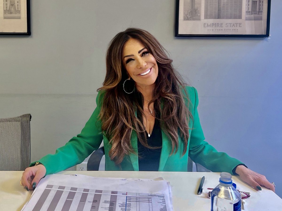 I'm embracing #2024 with positivity and motivation and welcoming the new year with an open mind! Let's embark on this journey together with hearts full of happiness and minds fueled with determination.