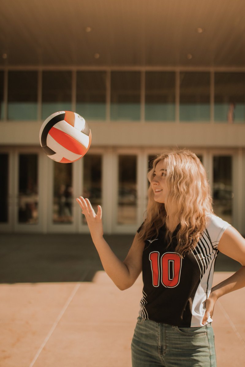 Happy belated birthday to another New Year's Eve girl- senior MB Shelby Dorau!