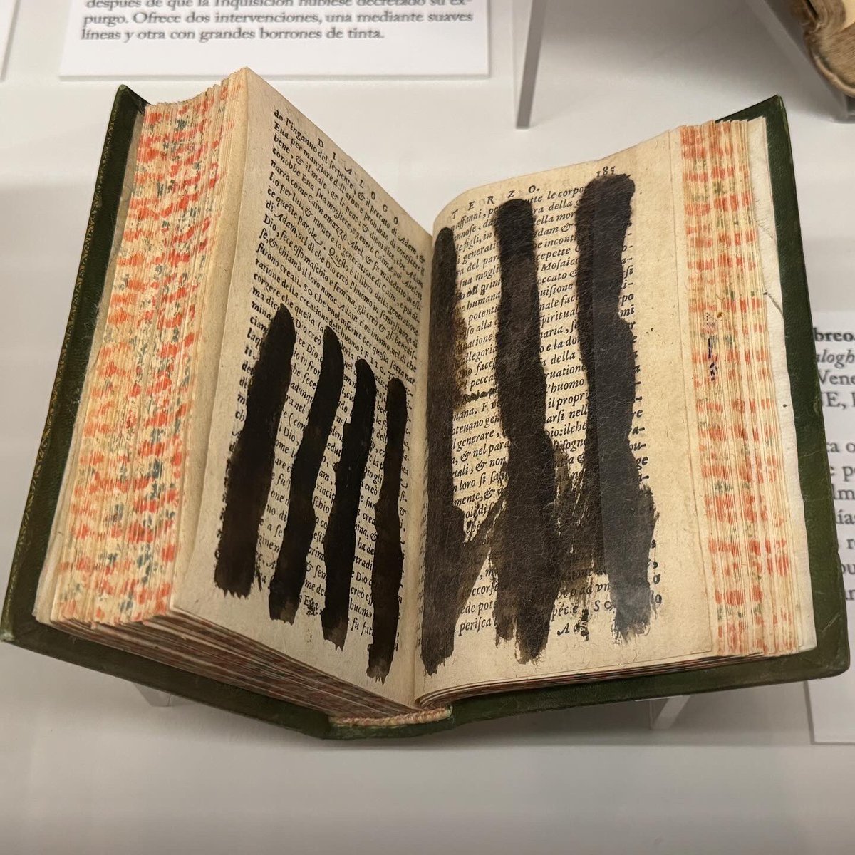 _Sirolopez_'s tweet photo. Una exposición a visitar en la @BNE_biblioteca Tomar conciencia de las #censuras y sus justificaciones #libroscensurados #bibliotecas https://t.co/mLNNBTeO94