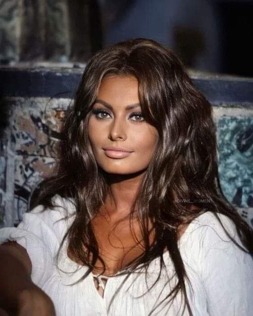 Gorgeous 😍 Sophia Loren #sophialoren #classicactress
