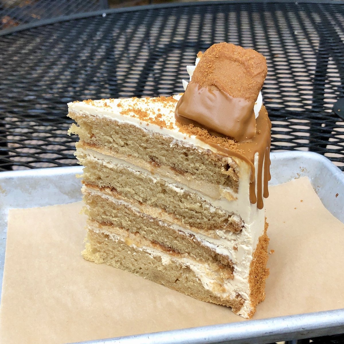 simplyseitanic's tweet photo. I’ve been vegan for 5 years yesterday and worked at a vegan bakery for 2 🌱 and these are a few of my favorite cakes I made in 2023 ☺️ https://t.co/VS16eSldo2