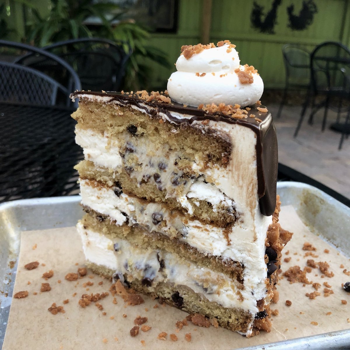 simplyseitanic's tweet photo. I’ve been vegan for 5 years yesterday and worked at a vegan bakery for 2 🌱 and these are a few of my favorite cakes I made in 2023 ☺️ https://t.co/VS16eSldo2