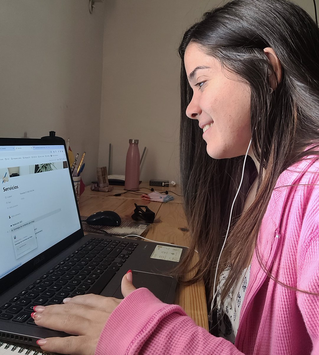 puentes_thais's tweet photo. ¿Qué me llevó a rediseñar mis servicios de redacción SEO para el 2024? 💥
La respuesta: especializarme en lo que más domino y disfruto: escribir contenido SEO para blogs y proyectos digitales. 🧘🏻♀️
¿Y tú, estás donde quieres estar?
#redactorseo #blogs #SEO #contenidosdigitales https://t.co/dcrE3L7fg7