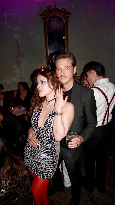 HNY! 🎉🥳🎊🕛💥🥂💏 https://t.co/oTOtTuL0MS<a href="/tag/thornedynasty"class="tags"><span>#thornedynasty</span></a>