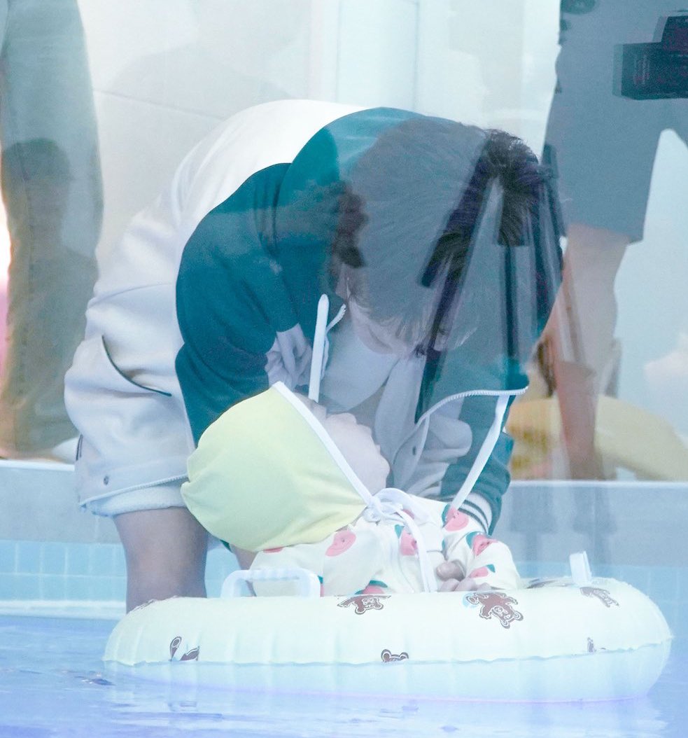 ayeni with a baby :((