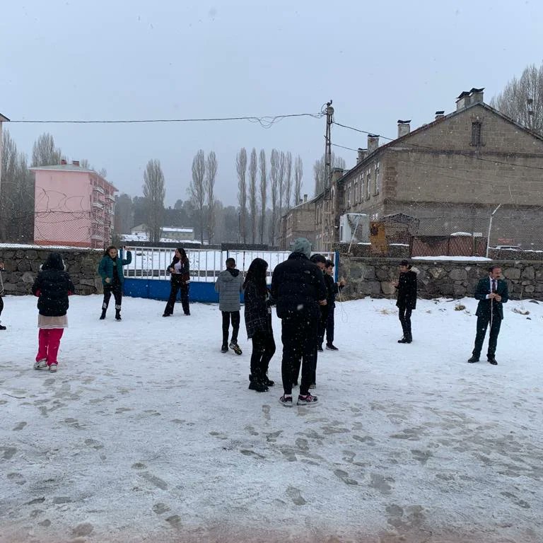 srkmskko's tweet photo. Okulumuzda Kafkas Projesi kapsamında "Sokak Oyunları" projesi gerçekleştirilmiştir. Öğrencilerimiz geleneksel oyunlarımızdan "Topaç" oyununu öğrenerek geçmiş değerlerimize yolculuk yaptı. 
@ziyapolat73
@KarsValiligi
@karsmem
@KafkasProjesi
@sarikamis_mem
@TC_Sarikamis https://t.co/DSIUVEAlqZ