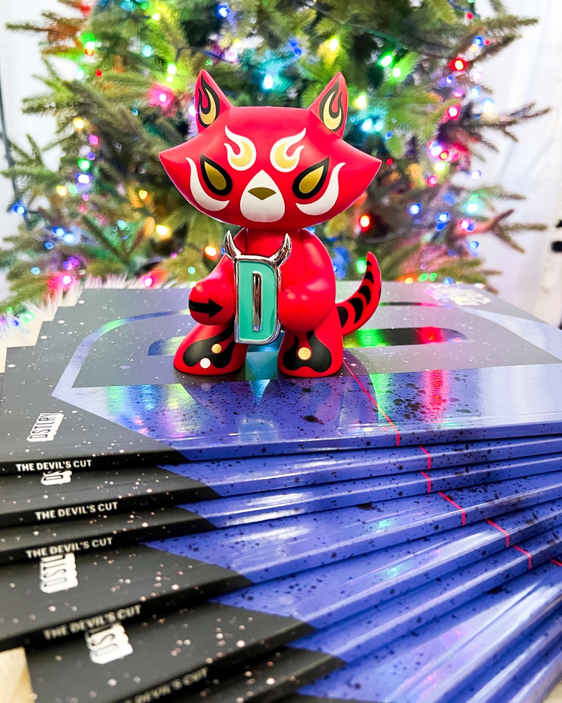 DSTLRY_Media's tweet photo. Mominu found a new stack of #TheDevilsCut😱
Grab yourself a copy now before they sell out!
Buy now https://t.co/fux9Cc4xK3 https://t.co/SZCIYmg6w0