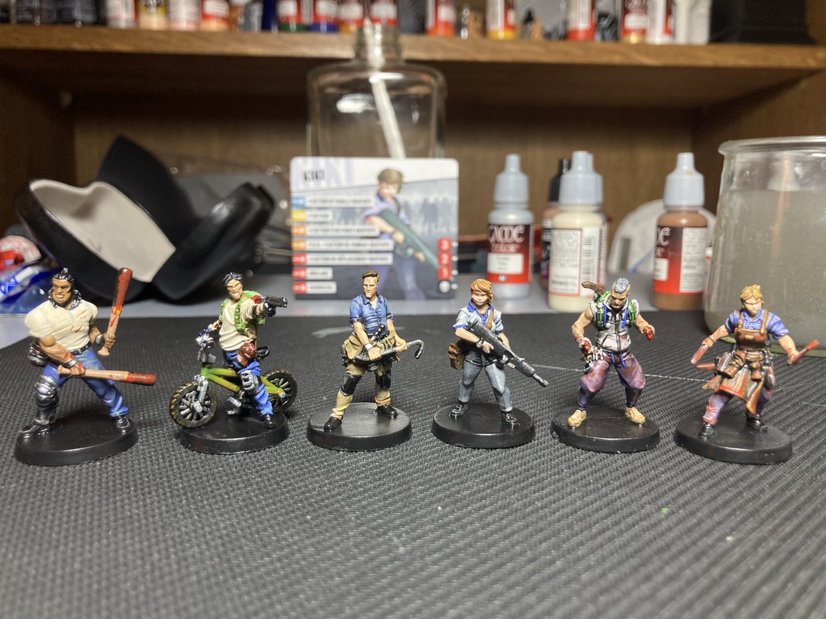 Back with another #myCMONday, and the first of the new year!
Today's photo comes from Charlotte, featuring minis from Zombicide: Chronicles 🧟

Check more of their work <a href="/ChaNoailles/">Charlotte Noailles</a> on Instagram and X!

🥳Happy New Year everybody! ✨
