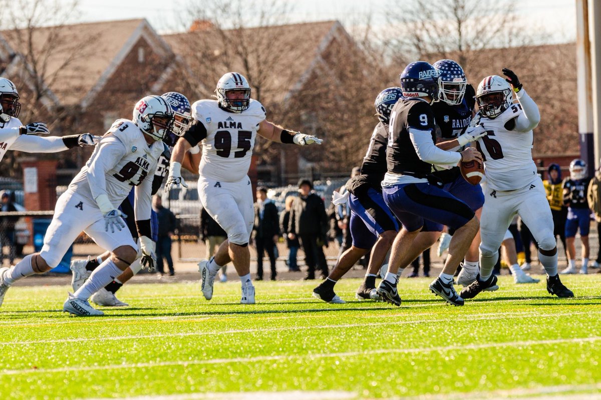 What a year it was for the Alma Scots D-Line! #DAWGS #DLINESOFINE

           - #2 in Country in Total Sacks (43)
           - Two First Team All-Conference D-Lineman
           - Two 3rd Team All-Region D-Lineman

Who's the next great Alma Scot D-Lineman?? #GoScots