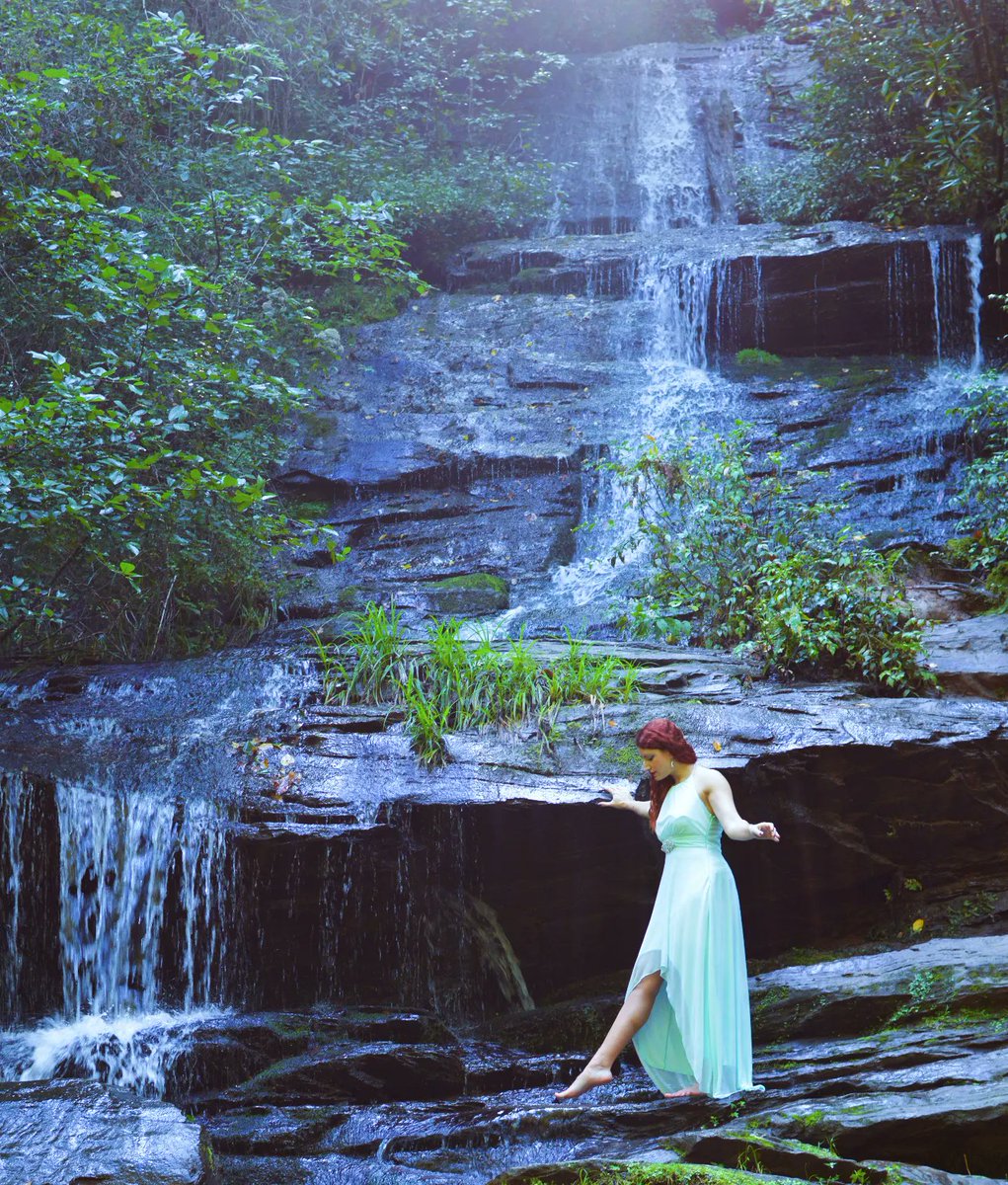 Getting our feet wet hiking the Smoky mountains with @goddessofthedeepsouth  #waterfallgirl #waterfallmodel #outdoorphotoshoot #outdoormodel #waterfallhike #waterfalladventures #waterfallwednesday #waterfalllovers #waterfallchasing #waterfalls💦 #waterfalladventures