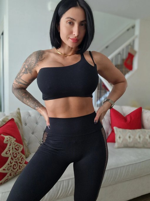 Back to the gym 💪  https://t.co/qzGjOUoY1E https://t.co/8Ct552Xk8e<a href="/tag/hardsummer"class="tags"><span>#hardsummer</span></a>