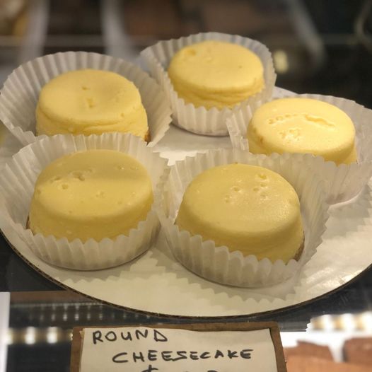 BPastry's tweet photo. 🍰 Elevate your day with mini cheesecakes from Broadway Pastry Coffee Shop in South Boston! 😍 Indulge in a burst of flavors, from classic to fruity delights. Perfectly paired with a warm cup of coffee
https://t.co/nnkNysyZUz
#BroadwayPastry #MiniCheesecakes #SouthBostonEats 🍰 https://t.co/oGu6bWbU4J