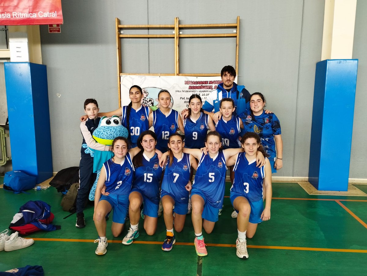 CBAlmansa's tweet photo. ⛹️‍♂️⛹️‍♀️ | El pasado 30 de diciembre la #CanteraCBA despidió 2023 disputando el torneo organizado por @CBCatral 🏀

Una jornada repleta de baloncesto y buen rollo. ¡Gracias por la acogida, compañeros!

#JuntosSomosMásFuertes #LaFuerzaDelEquipo https://t.co/wksosR1pYc