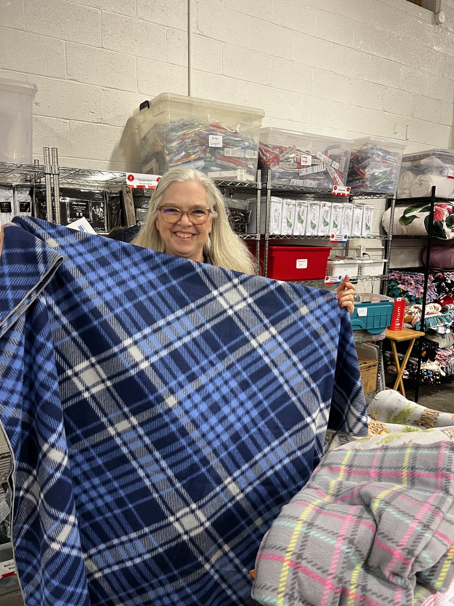 OHAATorg's tweet photo. On these cold winter nights it's important to have a soft blanket to keep warm. OHAAT is thankful to Ken, Joe, Maureen & Bruce for making these no-sew blankets.
Learn how to make no-sew blankets here: https://t.co/6DiEcVH17c
#ThankfulThursday #OHAAT #BedsForKidsProgram #NoSew https://t.co/urNl0PHyZV