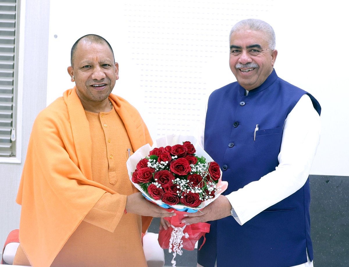 RakeshSachan_'s tweet photo. उत्तर प्रदेश के मुखिया मा. मुख्यमंत्री, श्री @myogiadityanath जी से उनके आवास 5 कालिदास मार्ग, लखनऊ में शिष्टाचार भेंटकर नव वर्ष की शुभकामनाएं दी। https://t.co/YLrelrytFn