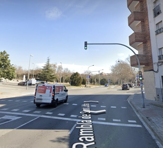 __Ruben78__'s tweet photo. @dadesbdn @autopista_es Yo creo que algo están haciendo ya, en el cruce de Rambla San Juan con Avenida Llorera han colocado dos cámaras en el sem��foro de la siguiente foto y está ese cartel de Amb pero en lugar de ese símbolo, el de una cámara y sin los añadidos de abajo. https://t.co/6zQsoVGC7v