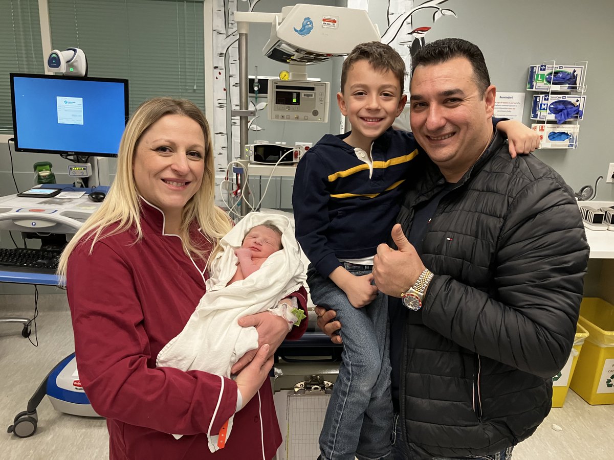 #yyc’s first baby of the year is Marianthi, born at the Foothills Medical Centre at 12:25 a.m. Her parents were ready to ring in the new year, but she moved the party to the delivery room, which had a better view of the fireworks. Read more at albertahealthservices.ca/news/Page17949…