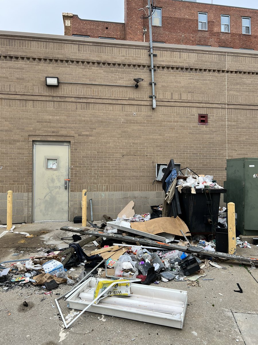 tmb_design's tweet photo. Now we’ve got graffiti, more trash blowing on Baltimore and windows open on the Linwood side. This is not making the neighborhood safe! What are the owners doing about this? @KCMO311 https://t.co/RrG1Ru0IwL