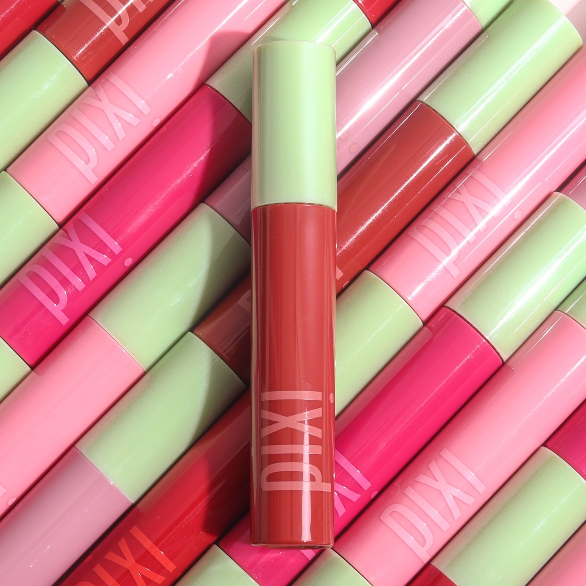 PIXIBeauty's tweet photo. Elevate all your new #LipLooks with Tintfix! 💋✨ This versatile, satin tint brings a smudge-free, soft-focus touch of color to both lips and cheeks. Infused with nourishing Rosehip Oil, Jojoba Oil and Raspberry Leaf Extract to always condition as you wear!

#PixiBeauty #Makeup https://t.co/zdvbhGY458
