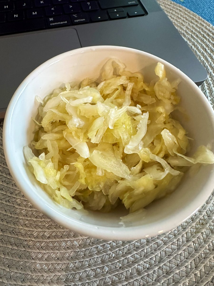 👇 Rate my breakfast 👇

🪺 Hard boiled eggs 
🥬 Sauerkraut 

📊 12g protein, 5g fiber, 2g net carbs 

#eggs #hardboiledeggs #boiledeggs #breakfast #sauerkraut #cabbage #fermented #fermentedfoods #highprotein #lowcarb