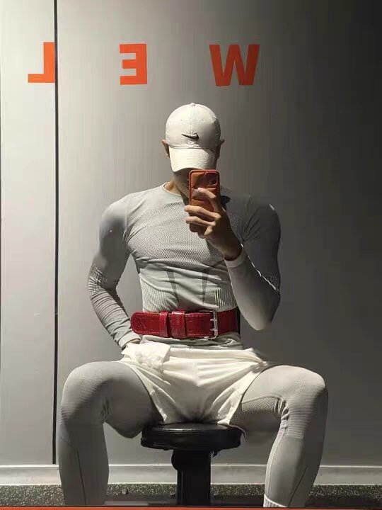 NingG_233's tweet photo. white🧢 https://t.co/tJzIPUUHxf