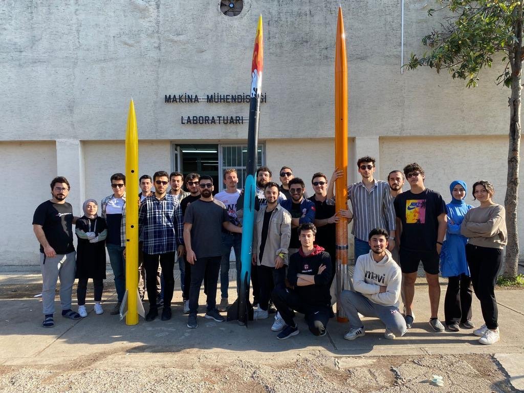 curocketry's tweet photo. @Selcuk ŞAMPİYON 1.5 Adana Roket Takımı olarak dünyanın en büyük teknoloji festivali olan TEKNOFEST 2024 Adana’ya herkesi bekliyoruz. 🚀🚀🚀 https://t.co/Djkcjvu9OC