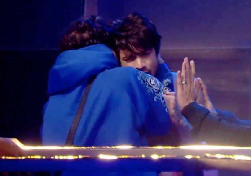 StarKuri_Jassi's tweet photo. Best picture on internet today!!!

#MunawarFaruqui𓃵 #AbhishekKumar𓃵 #BB17 https://t.co/hld9gyJl7U