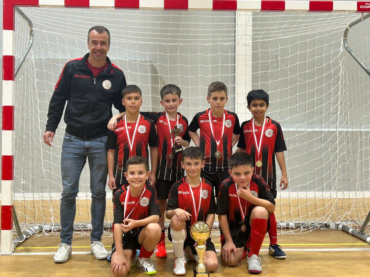 LincolnRedImps's tweet photo. ⚽️ Congratulations to our U9 team, coached by @RoyC14, on winning the Calpe Cavalcade Cup earlier today

👏 Special mention to Oliver Slater on being awarded the Player of the Tournament https://t.co/MR0bLuRlob