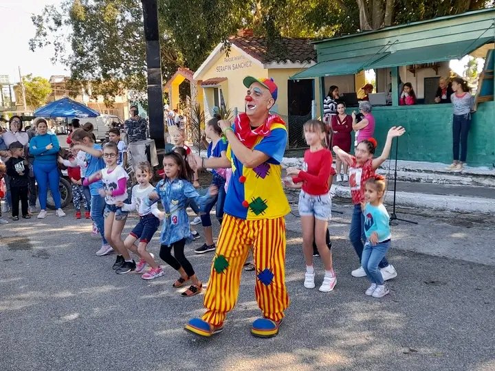 MaiviPrez's tweet photo. La alegría se adueña de #Cabaiguán con la fiesta que recibió a los niñ@s este 2 de enero  en el parque de diversiones del territorio .
#CabaiguánEduca
#SanctiSpíritusEnMarcha
@ObraDe  @dpesanct @CubaMined 
@MEspirituana  @estradadailin80 @AndreiArmasBra6 
@barreto_nt https://t.co/3s8aftyw8g